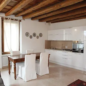Centre 2 Bedroom Flat , Verona Italy